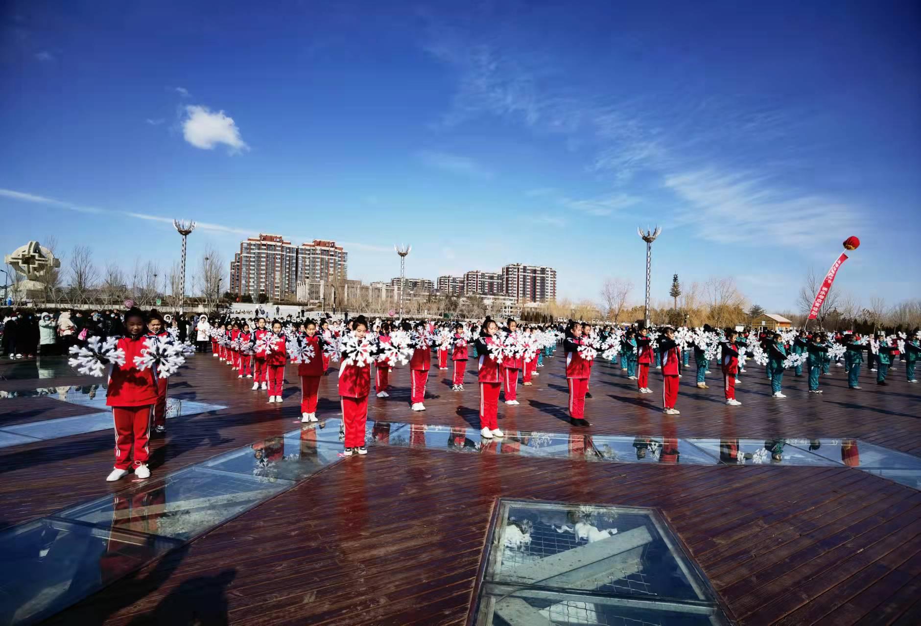 张家口再次启动火热冰雪旅游季