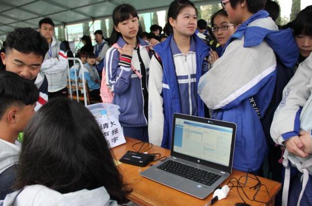 每日50元，妈妈给予大学生女儿的特别关爱与期望